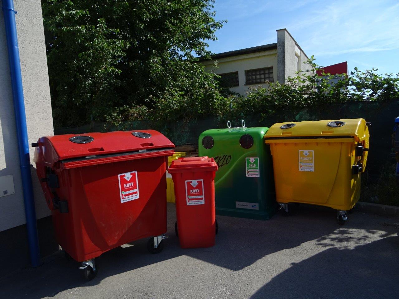 nádoby na kovy